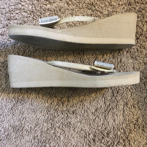 Candie’s Wedge Flip Flops - Picture 2 of 3